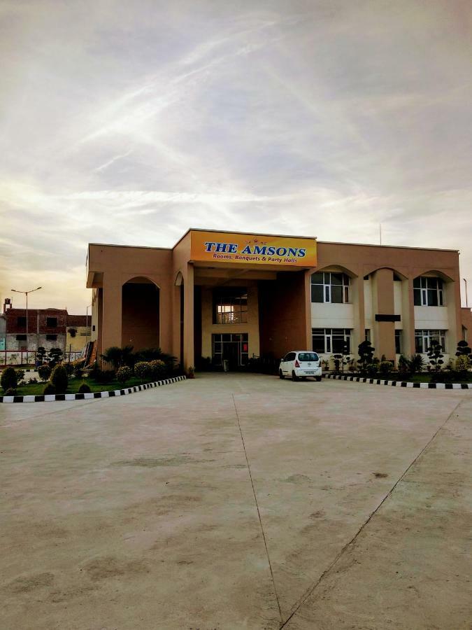 The Amsons Resorts Ludhiana Exterior foto